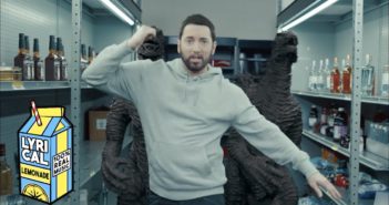 Eminem – Godzilla ft. Juice WRLD (Dir. by @_ColeBennett_) – Em Alta Eminem - Godzilla ft. Juice WRLD (Dir. by @_ColeBennett_)