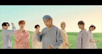 BTS (방탄소년단) 'Dynamite' Official MV com letras - baixar - vídeo